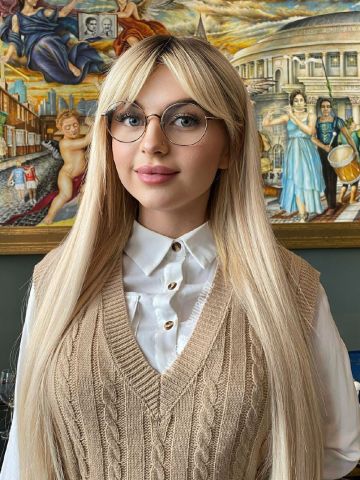 Полина